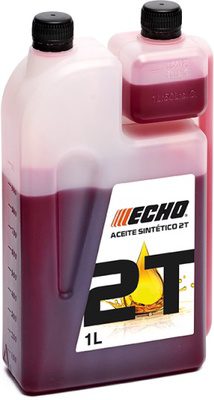Aceite 2T siendo vertido en litro