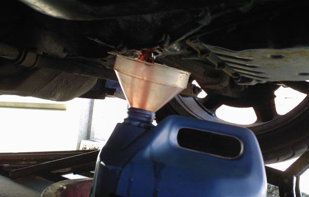 Aceite de transmisión automática siendo cambiado