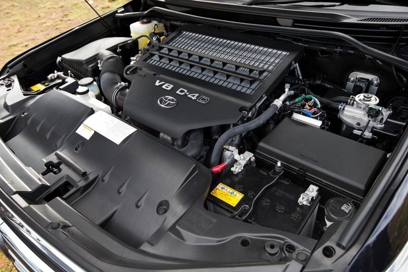 Cuándo acelero mi carro suena como un silbido 3 Motor de un coche con silbido