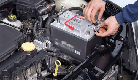 Batería de carro siendo mantenida correctamente