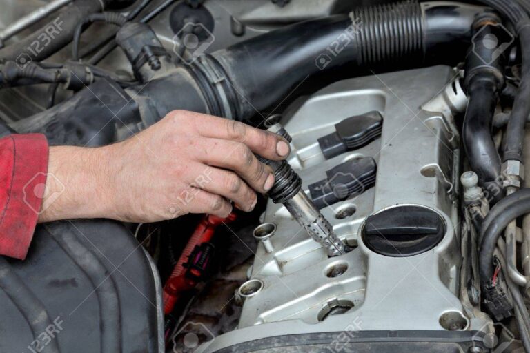 Cuánto se cobra por cambiar motor 1 20589366 mecanico de coche reemplazar la bobina de encendido en el motor de gasolina