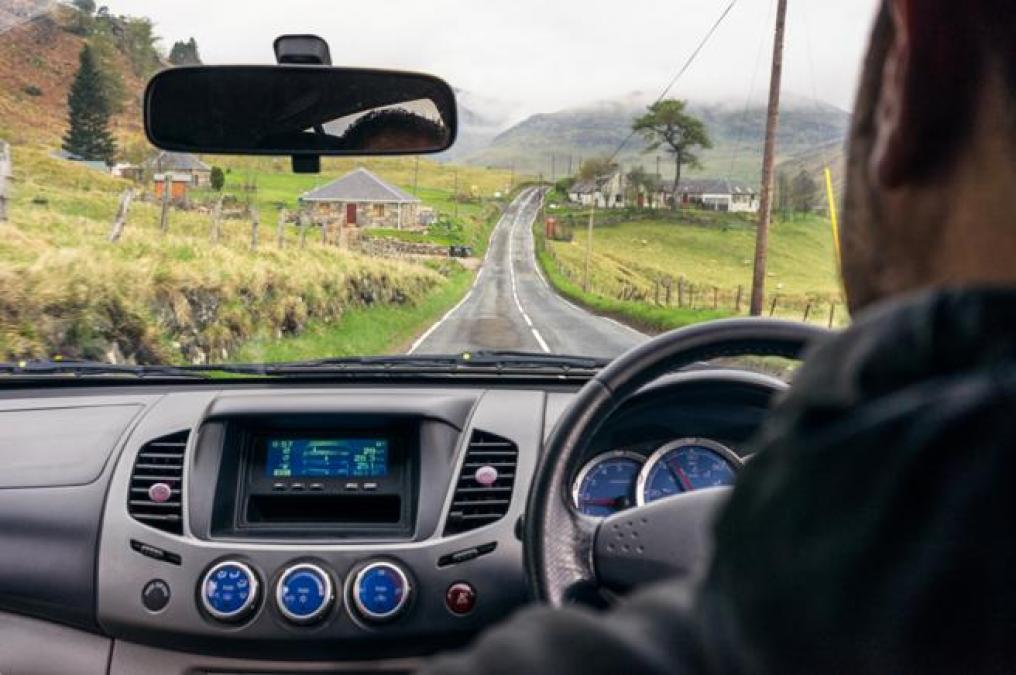 Coche circulando por la izquierda en Londres
