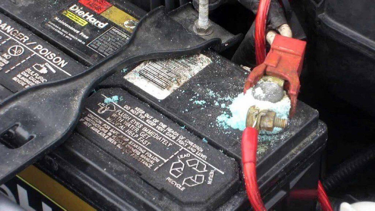 Cuándo empieza a fallar la batería del coche 3 Batería de coche siendo mantenida correctamente