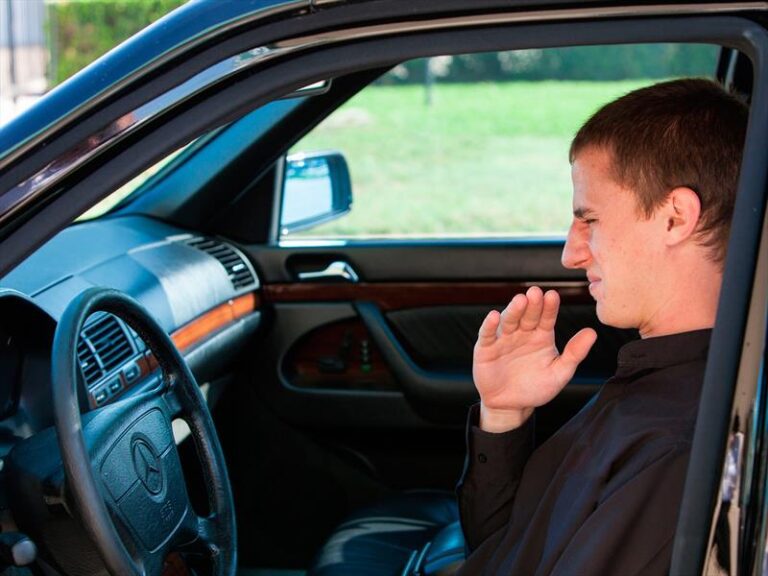 Por qué huele a gasolina el interior del carro 1 NAZ ba36c4fa153a42f684f6a006a2d1a657
