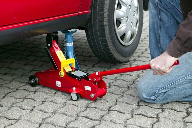 Cuáles son los pasos para cambiar una llanta 1 Necesitas cambiar una llanta de tu carro Hazlo en 6 pasos