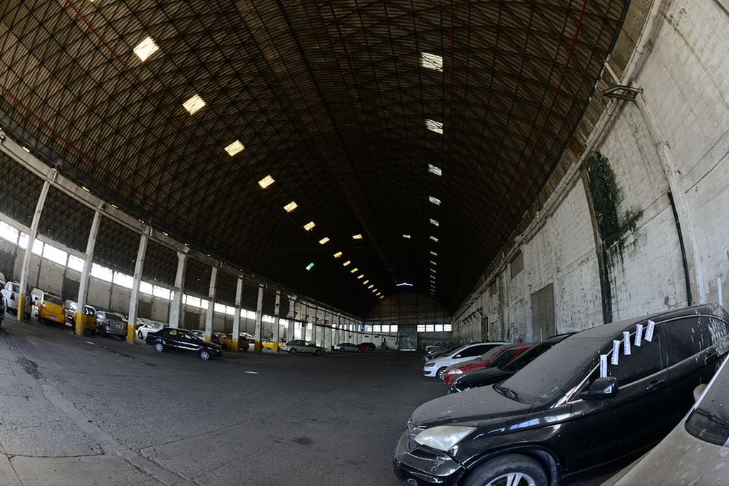 Corralón de autos en diferentes regiones urbanas