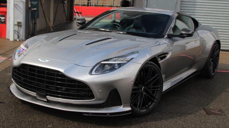 Cómo elegir el Aston Martin perfecto para ti 1 aston martin