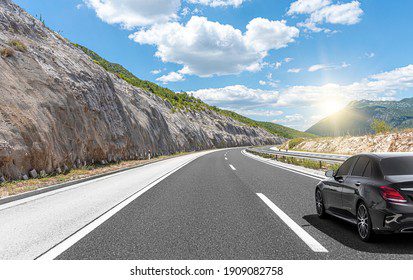 Cuántos kilómetros se pueden recorrer con 10 litros de gasolina 1 black on road against backdrop 260nw 1909082758 2