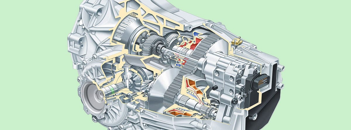 Aceite de transmisión siendo drenado del vehículo