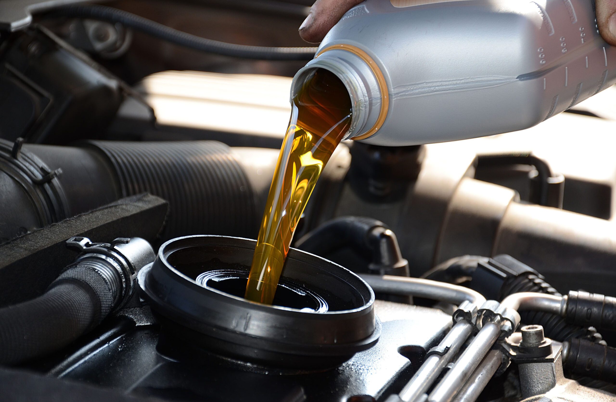 Motor de un carro con aceite nuevo