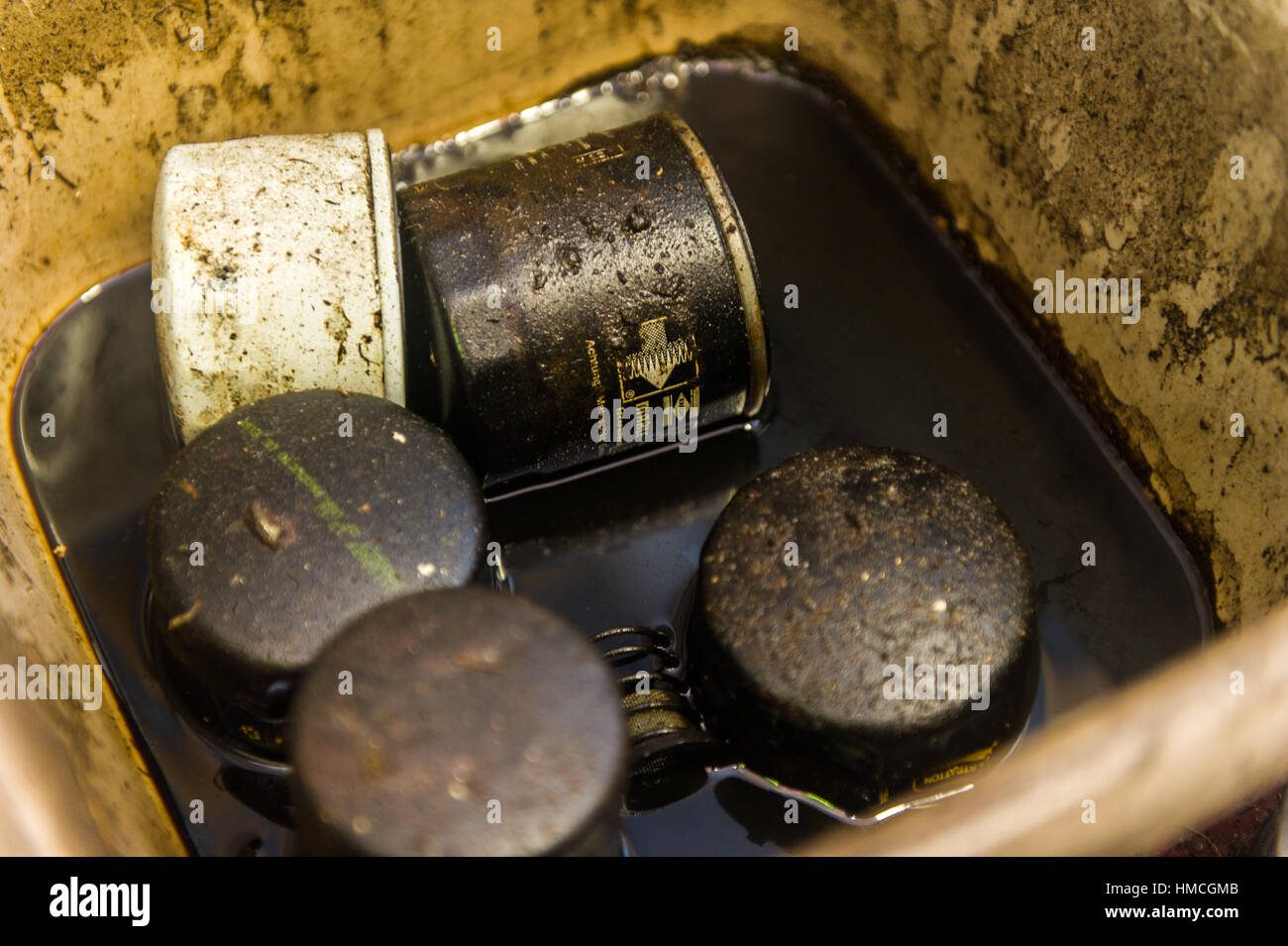 Cuántos kilómetros dura un aceite sintético 10w30 3 Aceite de motor sucio y oscuro