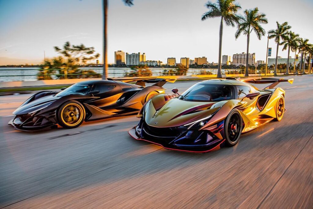 coche golden dragon en la carretera 2