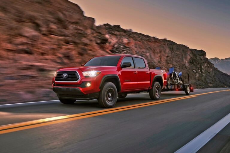 coche pickup en carretera