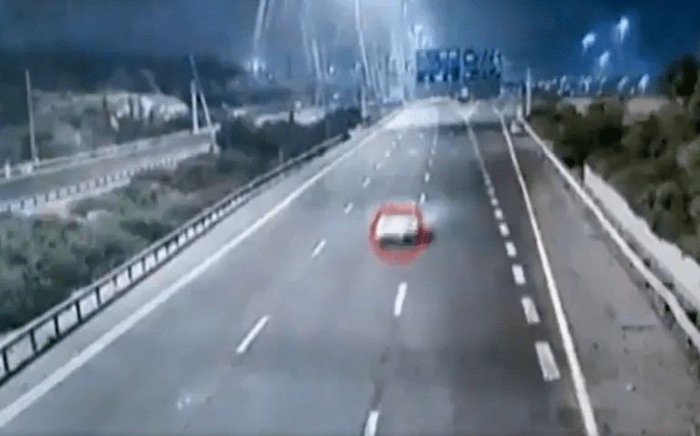 coche sin frenos en la carretera