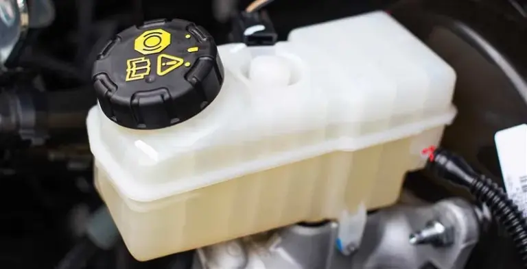 Cómo purgar los frenos de tu coche de manera segura y efectiva 1 liquido frenos