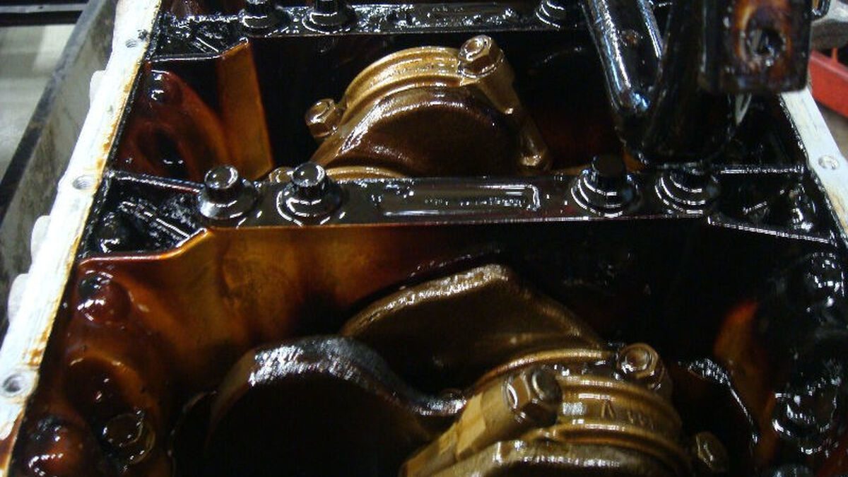 Cuántos km dura el aceite sintético 5w40 5 Aceite de motor sucio y desgastado