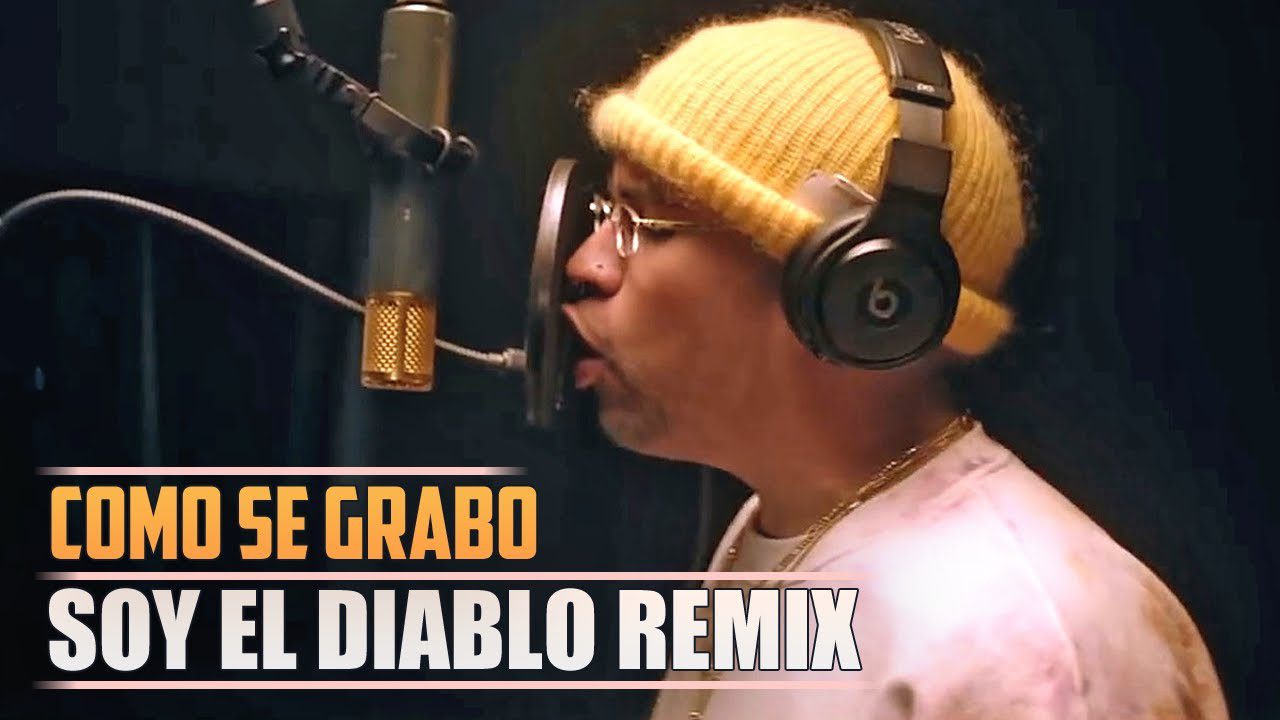 Bad Bunny en estudio de grabación