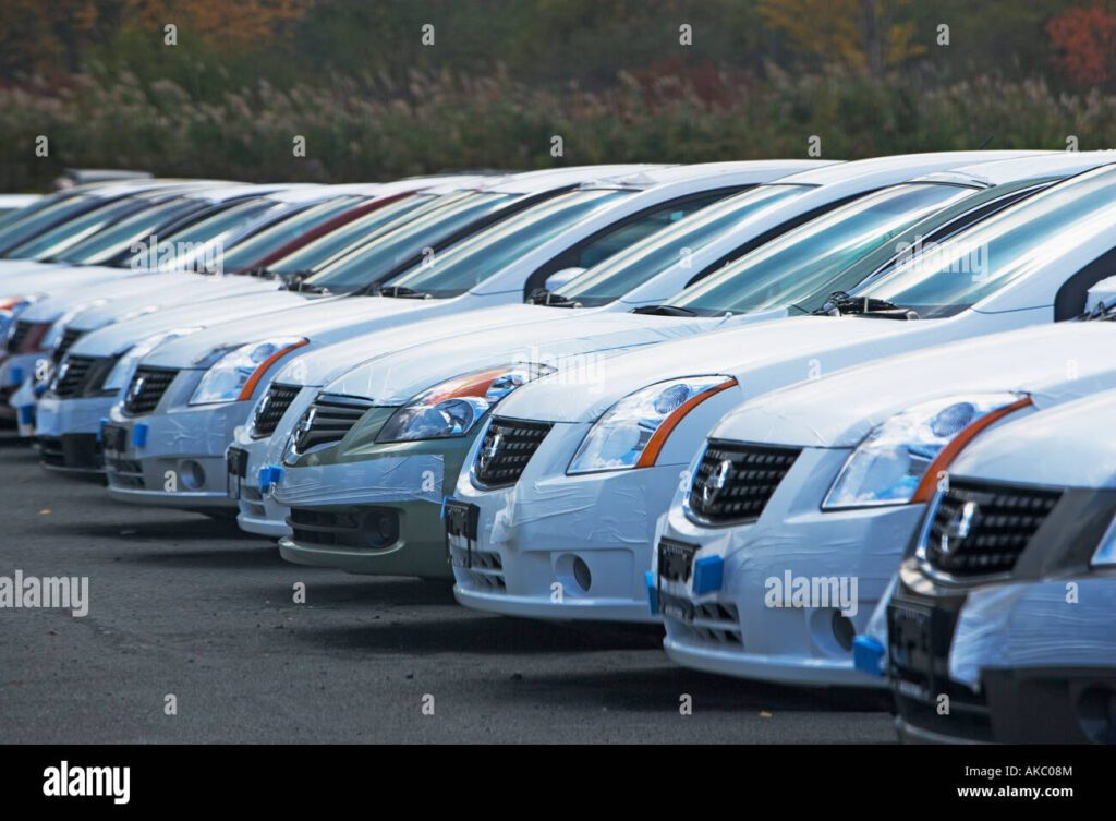 monton de coches sedan en fila