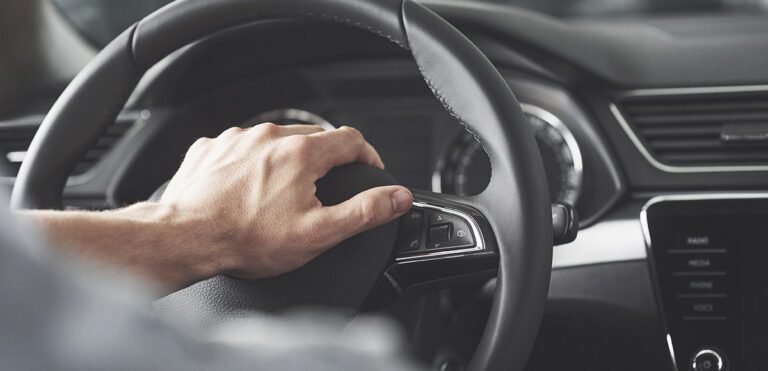 Por qué vibra la dirección del carro 1 razones por las que el volante de tu vehiculo vibra